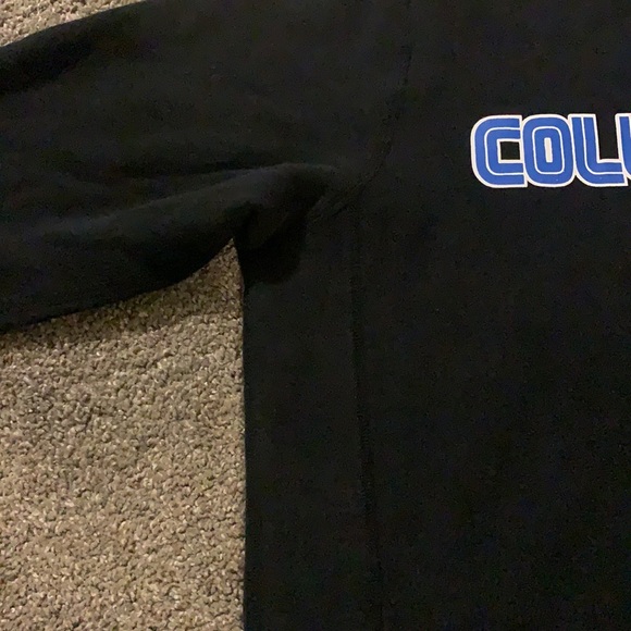 Crewneck sweatshirt. Medium - Picture 4 of 4